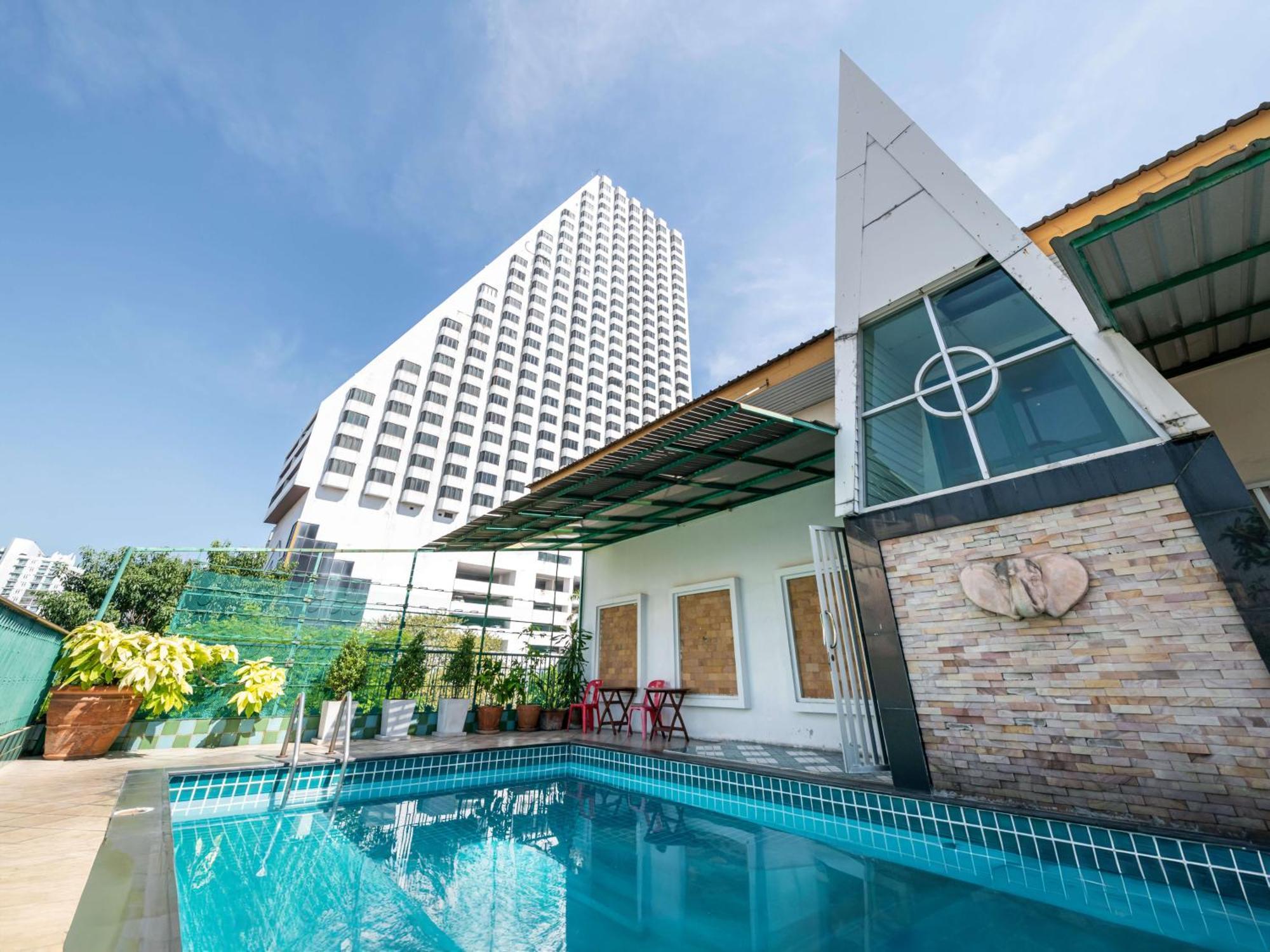 康帕斯酒店集团素坤逸娜娜皇家象牙酒店 曼谷 外观 照片